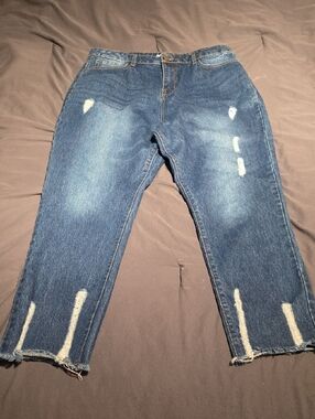 High-Rise Distressed Cropped Jeans in Blue